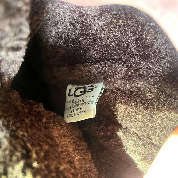 UGG Classic Bailey Boots With Buttons • Dark Brown Leather • Sheepskin • sz W6 - Picture 11 of 16